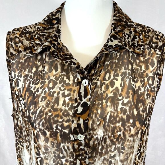Chicos animal leopard print semi sheer button down top size 1 (medium) - Picture 2 of 5